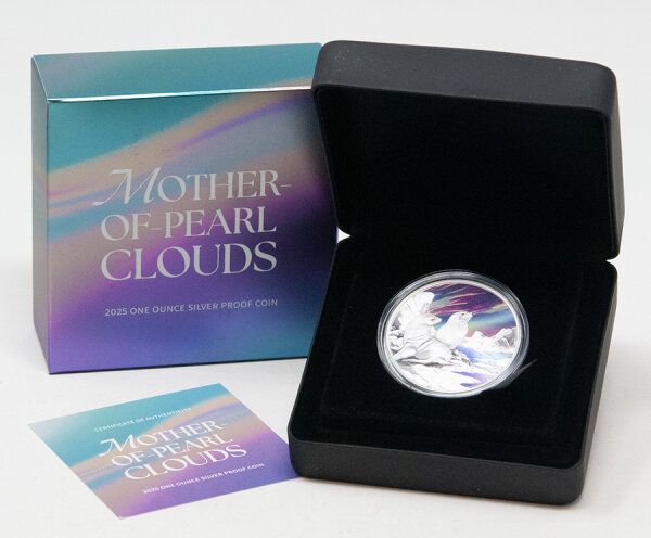 Münze aus der Serie Mother of Pearl- Thema Clouds zeigt ein schimmerndes Motiv aus Wolekn, Himmel und Seehunden