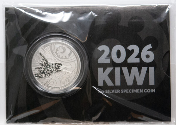 Silbermünze Neuseeland 2026 Kiwi, 1 Unze, Specimen-Finish, Motiv: Kiwi Vogel bei Nacht mit Mond, präsentiert in Karte / Blister.