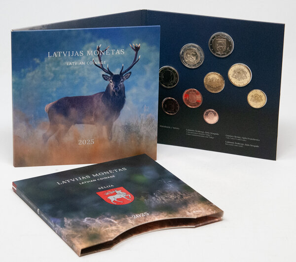 Kursmünzensatz Lettland 2025 (KMS) im Brilliant Uncirculated-Zustand – alle Nominale von 1 Cent bis 2 Euro mit dem Sondermotiv „Sēlija“, Verpackung und Münzen dargestellt.